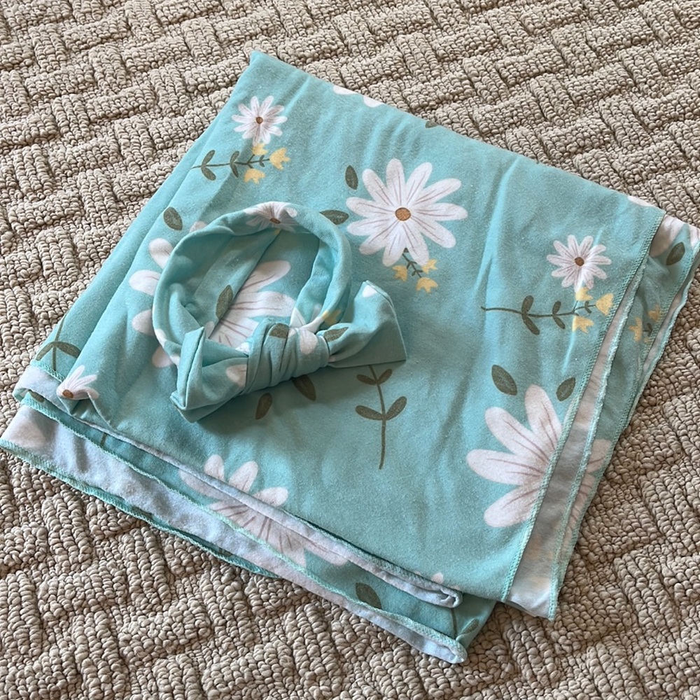 Swaddle blanket with matching bow headband